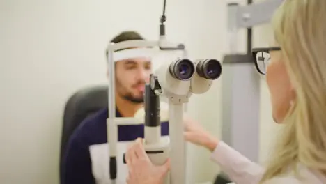 Optometrist detecting glaucoma