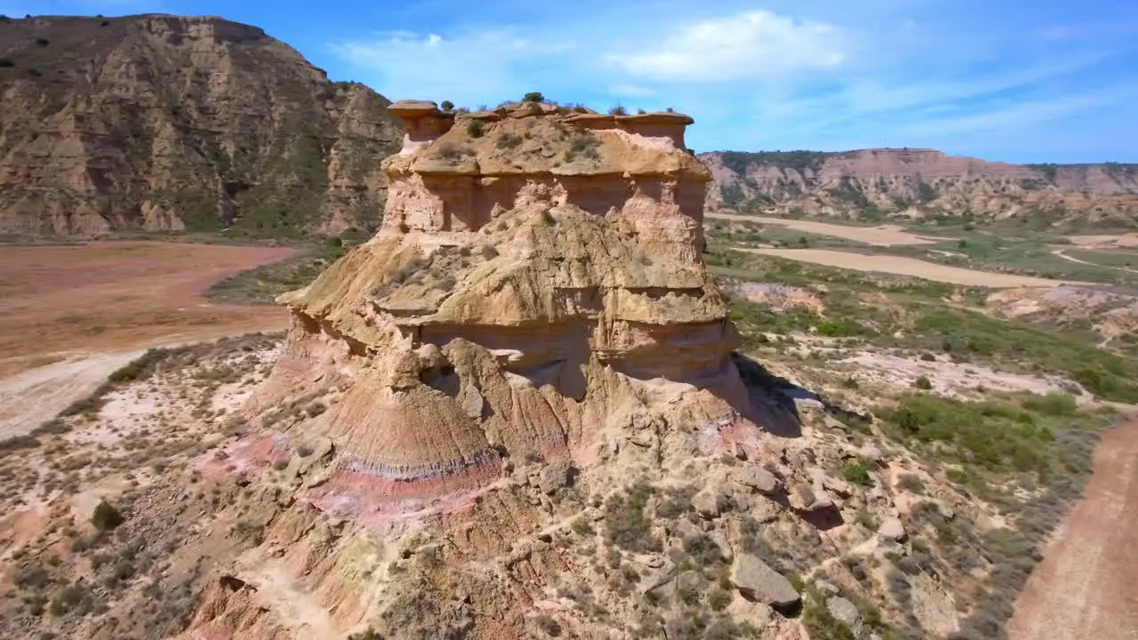 Soft flight around a cliff in a desert environment