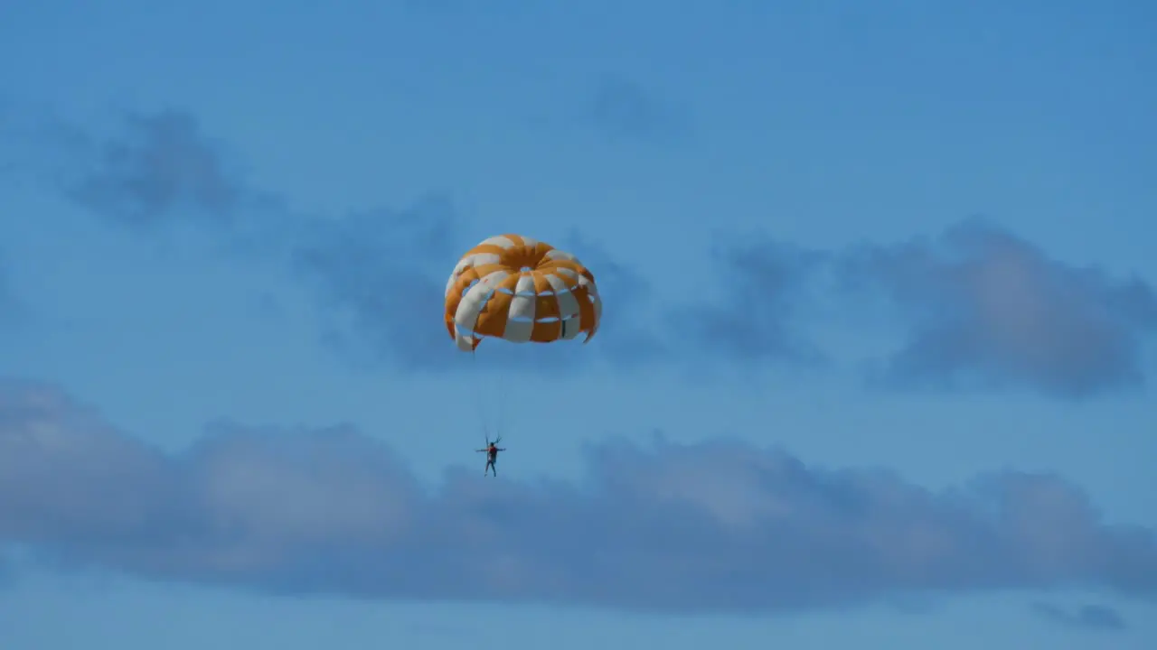 A man doing parasiling with no hands for a moment