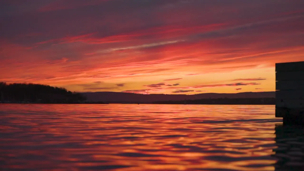 Landscape view of the sea at sunset in slowmotion