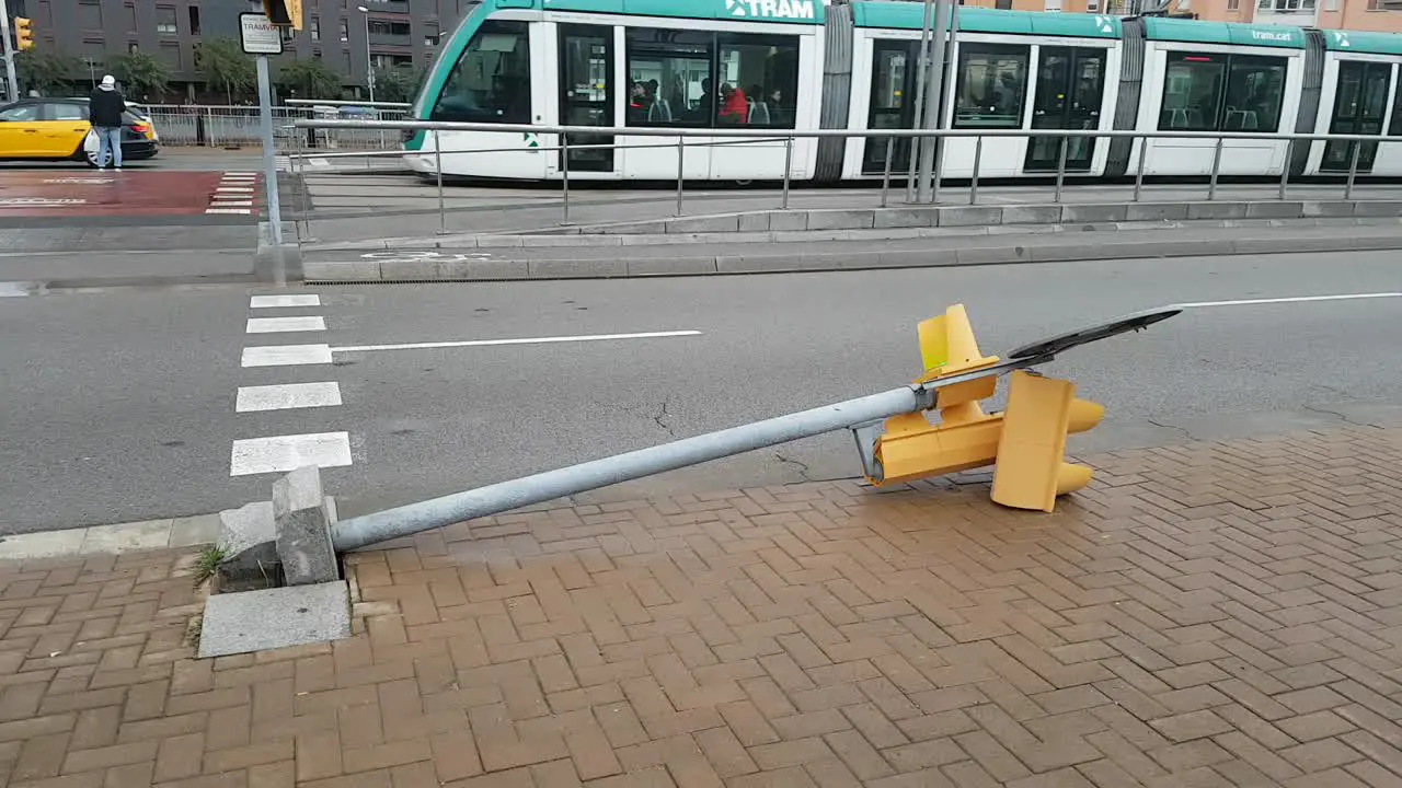 Tempest Gloria in Catalonia affects a traffic light in Barcelona