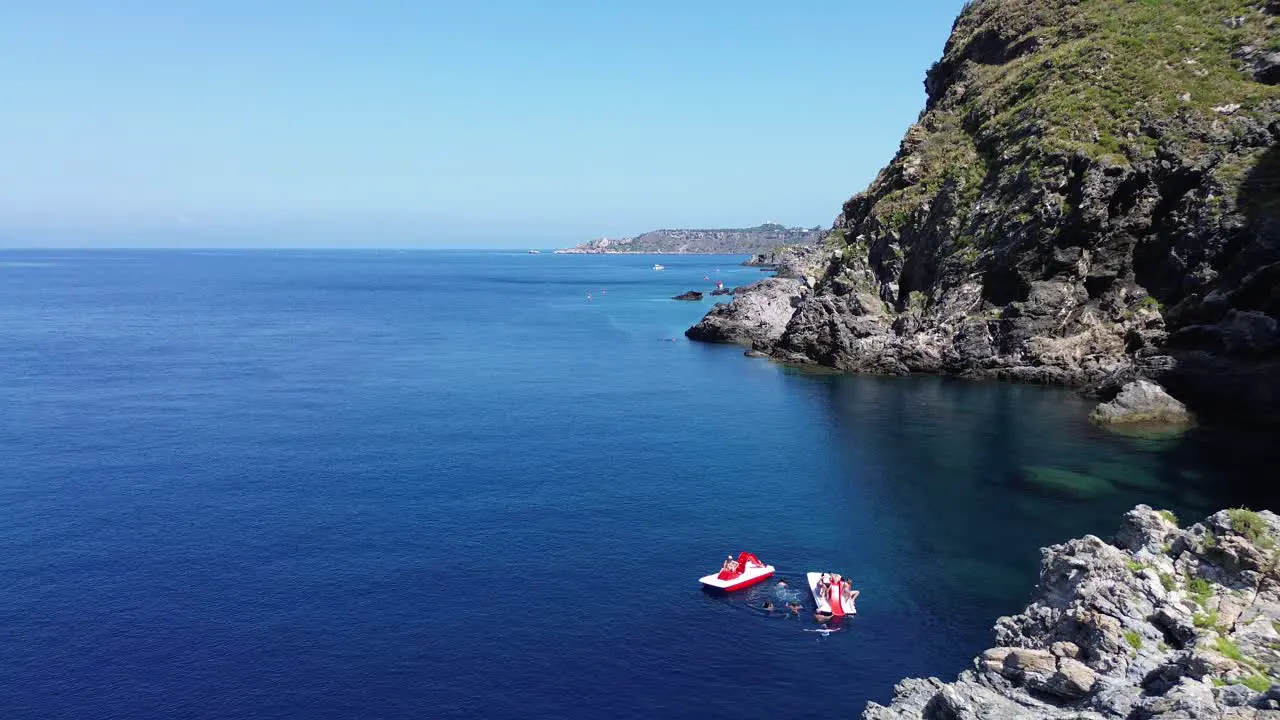 is this beach blue beautiful and clear that seems like a pool?