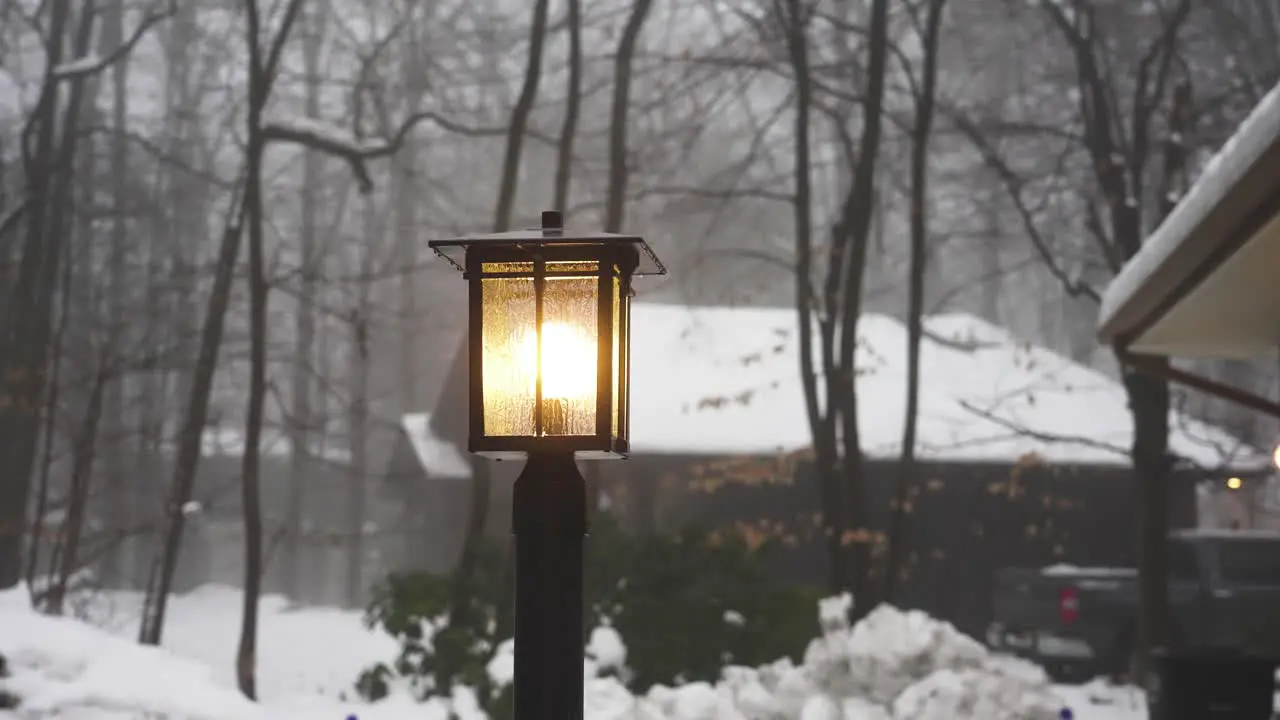 Slow rotation around light post in early morning