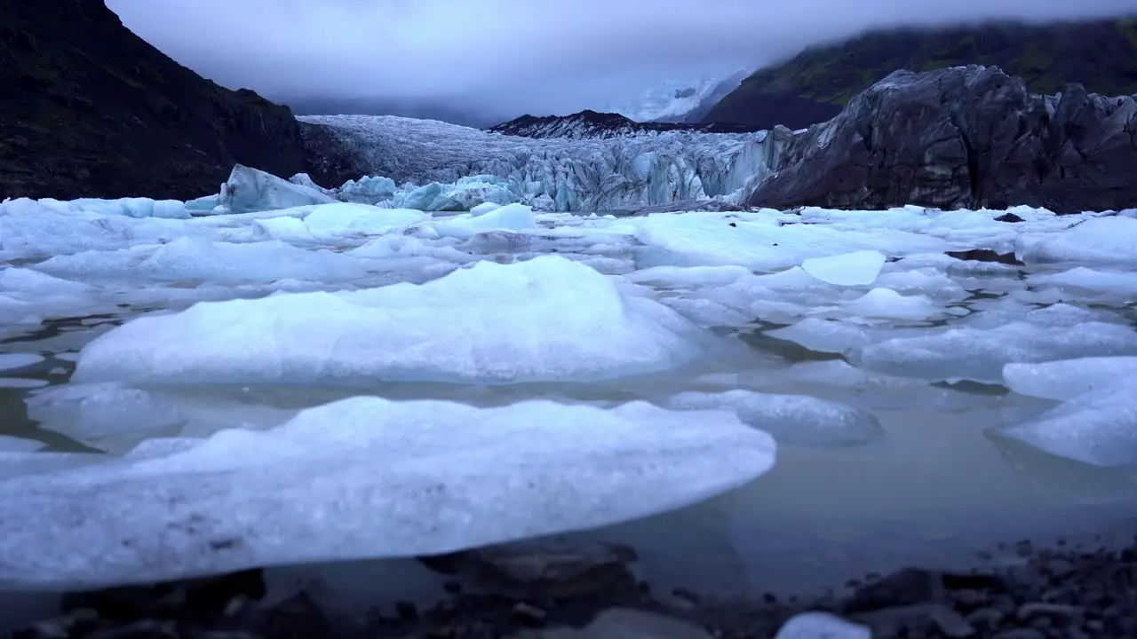 Accumulation of glaciers on lake in mountainous terrain