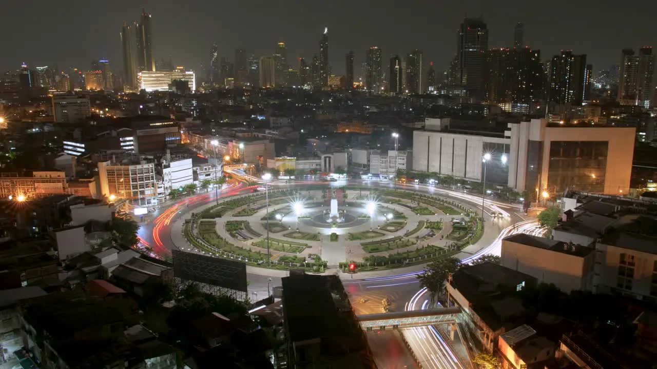 Wongwian Yai Night Timelapse of Bangkok Skyline and the Roundabout of wong wian yai