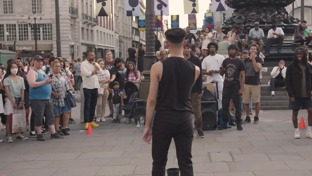 Street Performers Entertaining Tourists At Piccadilly Circus In London England UK