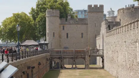 Crowd Of Summer Tourists Walking By The Tower Of London England UK 3