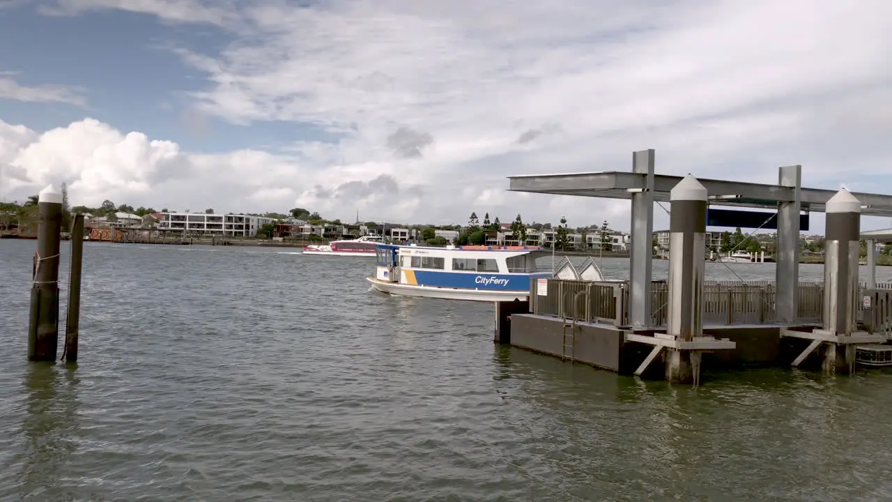 Brisbane City Ferry leaves Teneriffe terminal and sails for Bulimba