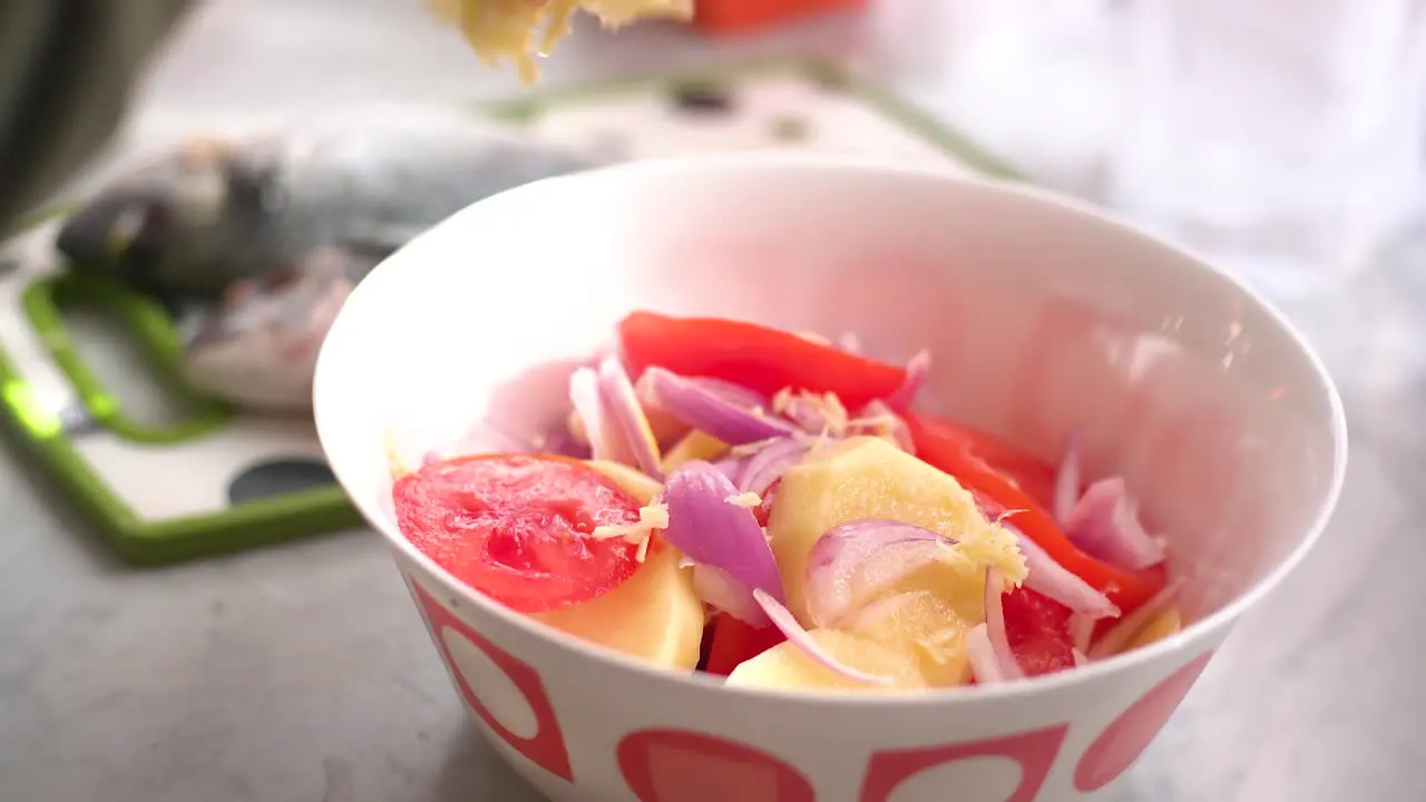 chop the vegetables in a bowl