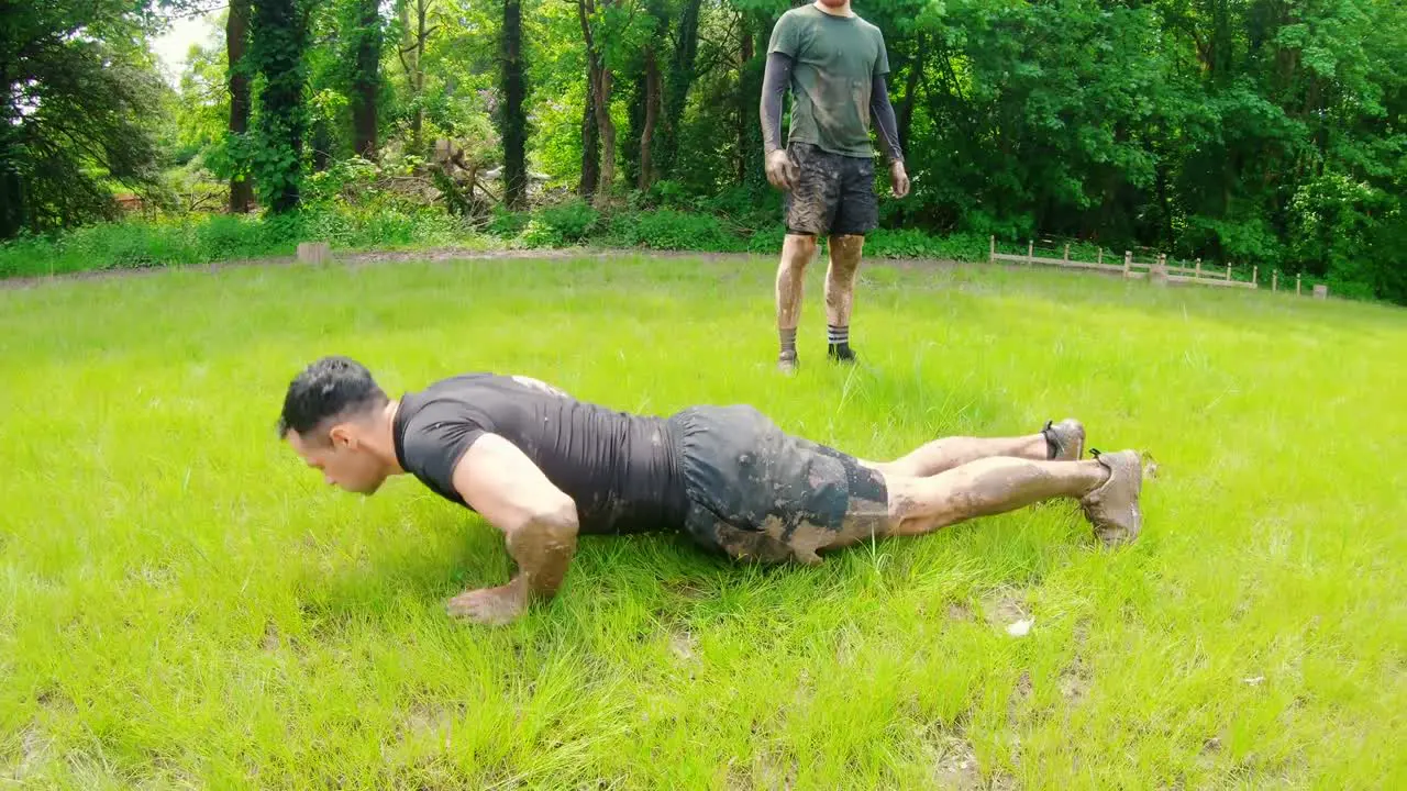 Fit man doing push up at boot camp 4k