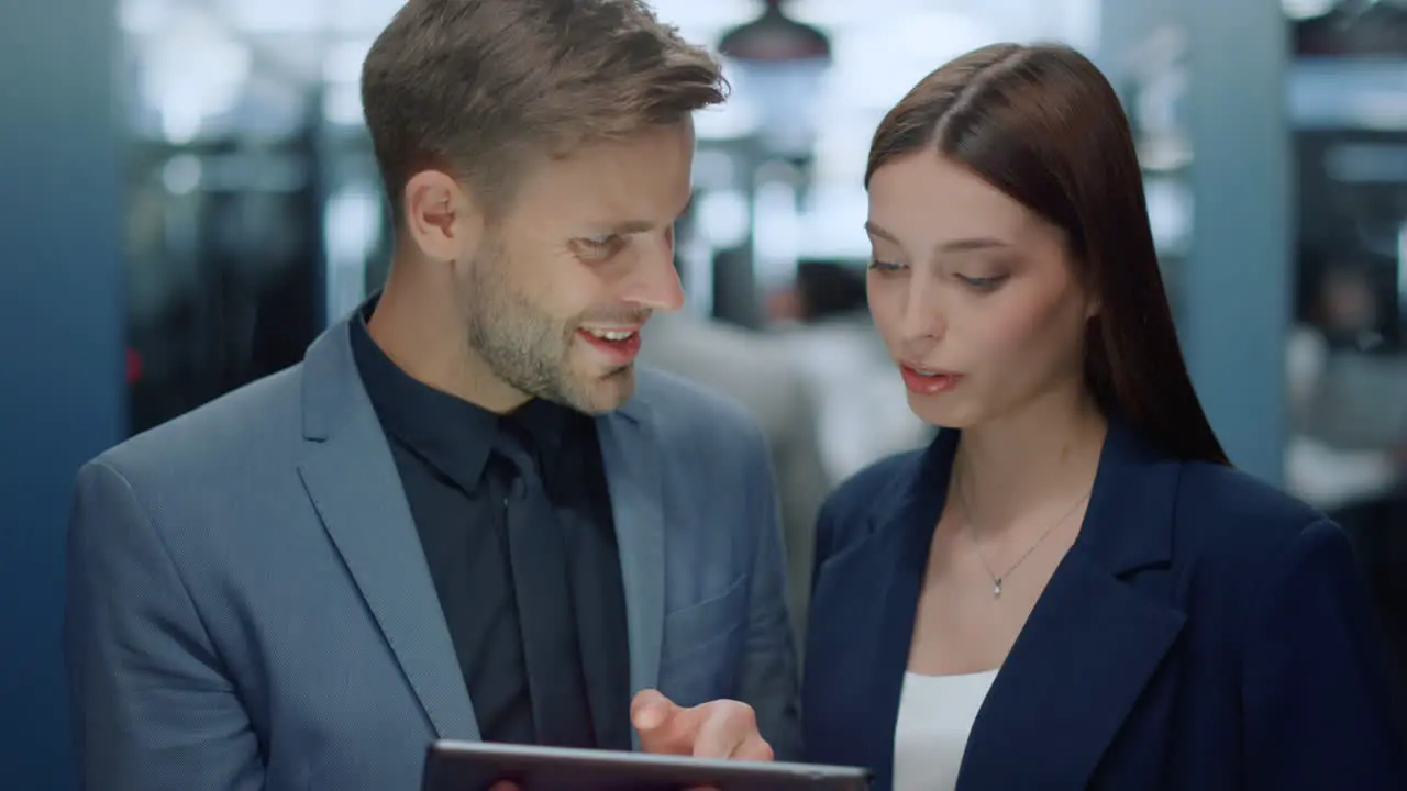 Business couple discussing project in office Colleagues talking in corridor