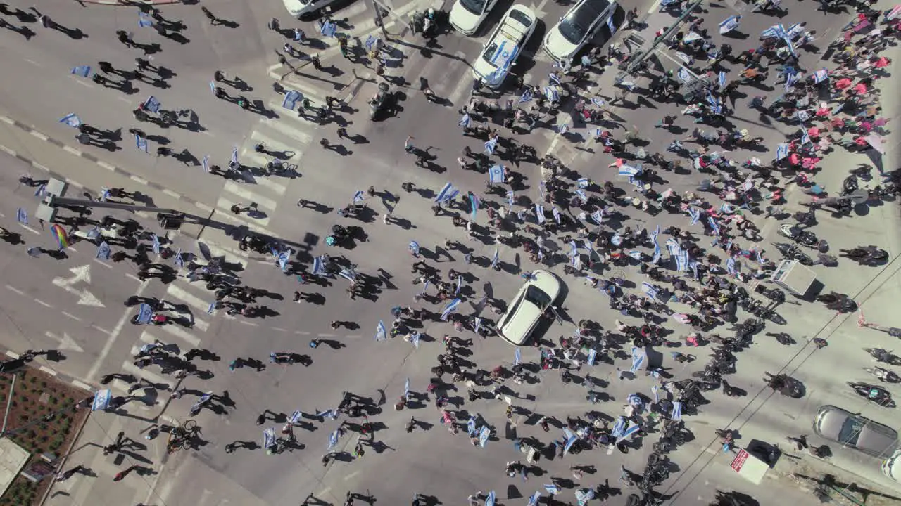 Hundreds of Israelis are blocking roads and protesting against the government in Tel Aviv neighborhoods