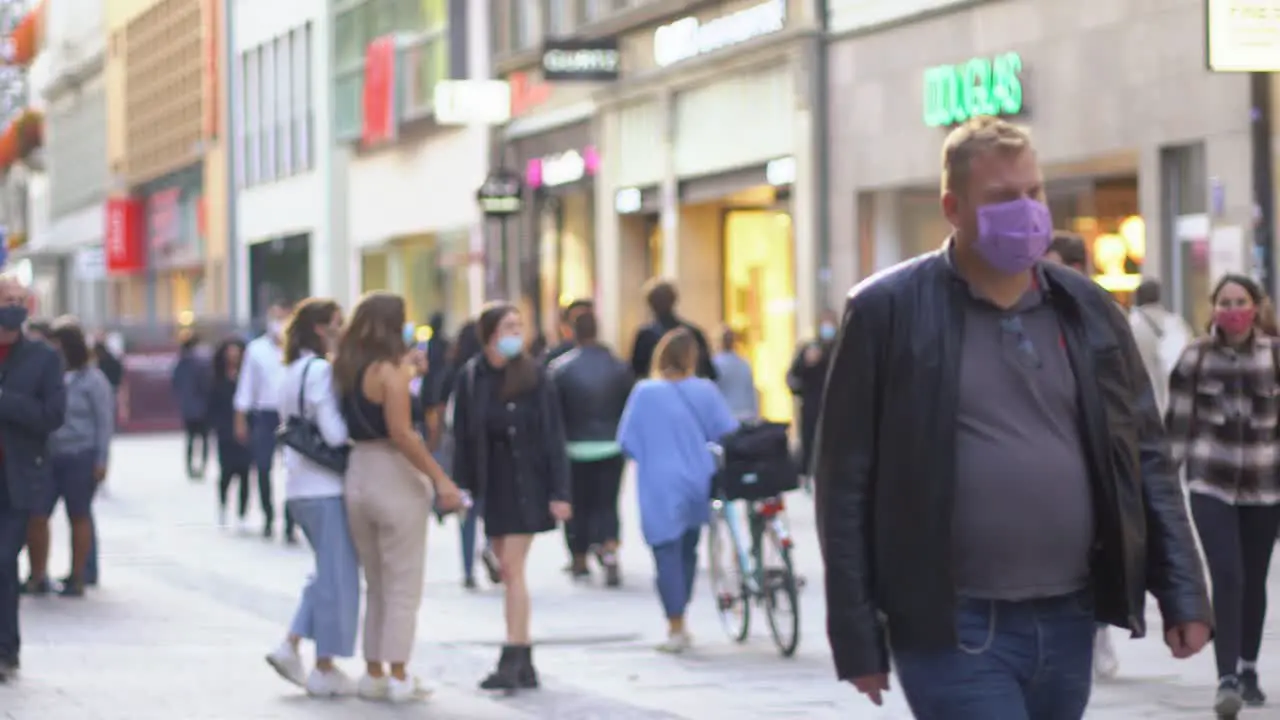 Because of the coronavirus a mask is mandatory in Munich