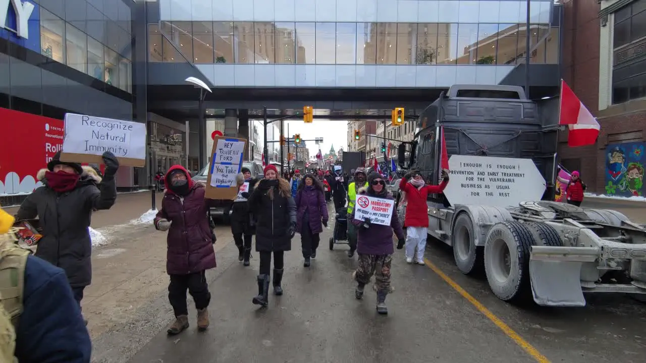 People truckets civilians protesting in Canada