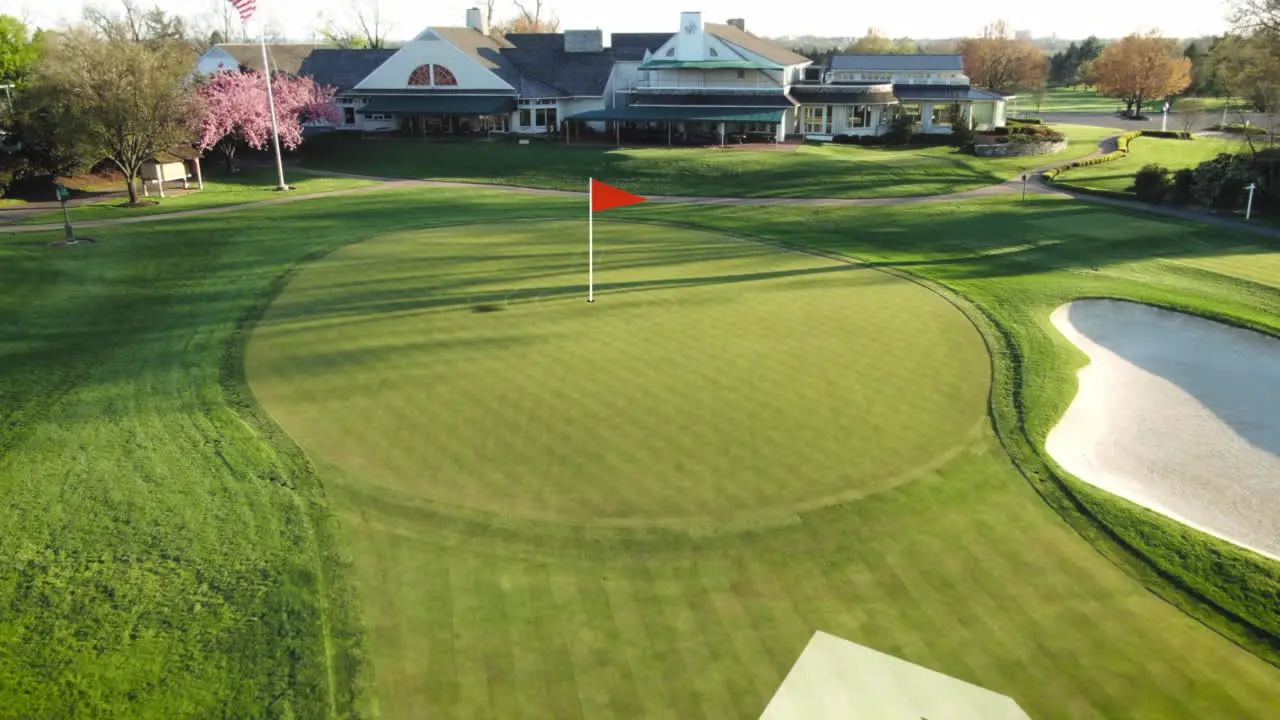 Motion graphic illustration reveals putting green on golf course