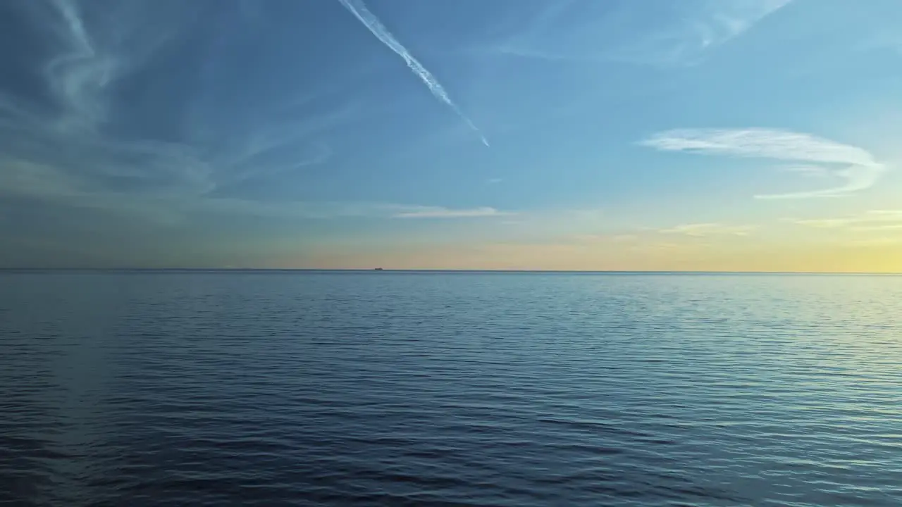 Colorful view of clean ocean waves and sky