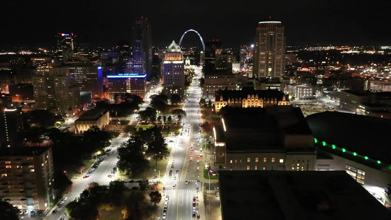 St Louis 4K Flying back at Night