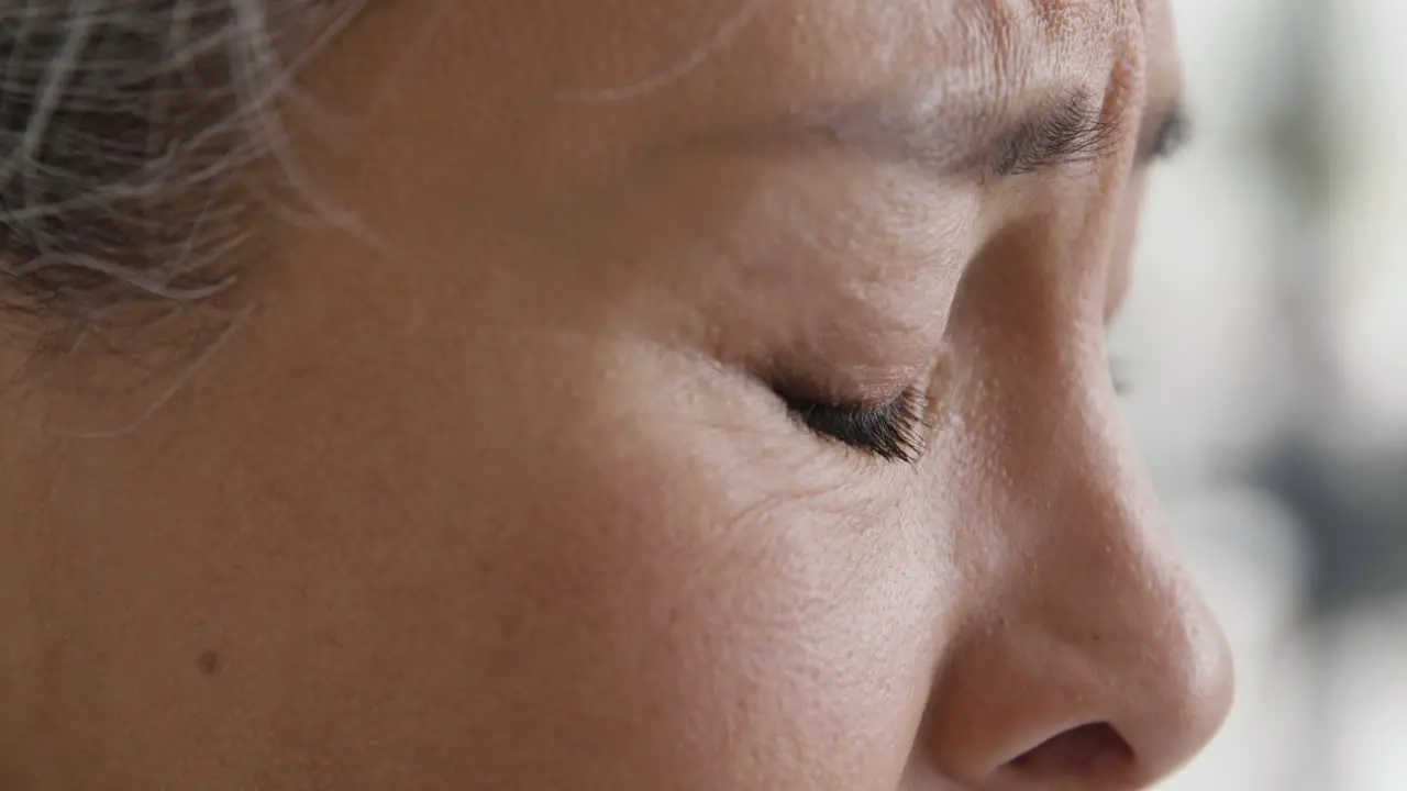 Primer Plano De La Cara De Una Triste Mujer De Mediana Edad Llorando