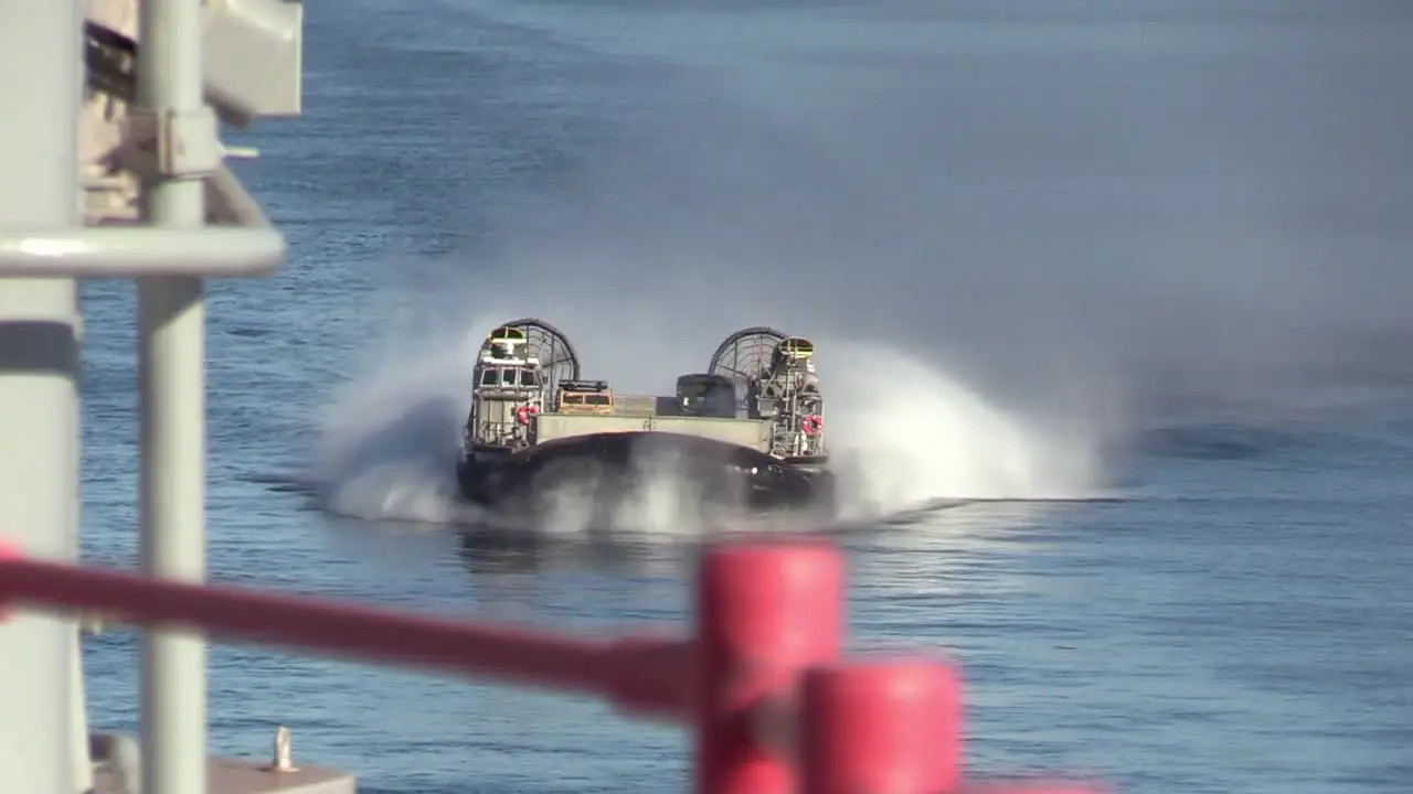 Landing Craft Air Cushion Boards Wasp Class Amphibious Assault Ship Uss Essex Expeditionary Force Readiness Exercise