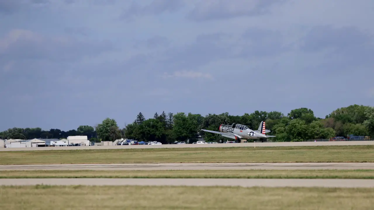 Beechcraft T-6 Texan II landing