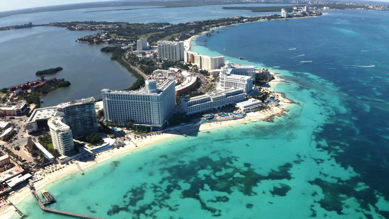 Hotel resorts and buildings on narrow caribbean coast in Cancún city