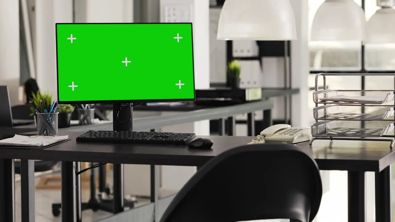 Greenscreen display placed on desk