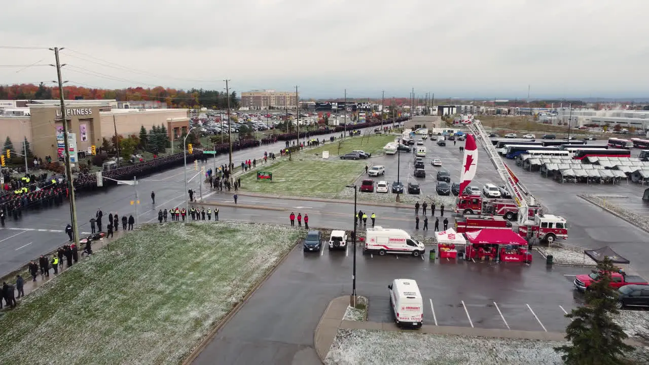 Incredible display of respect at police funeral