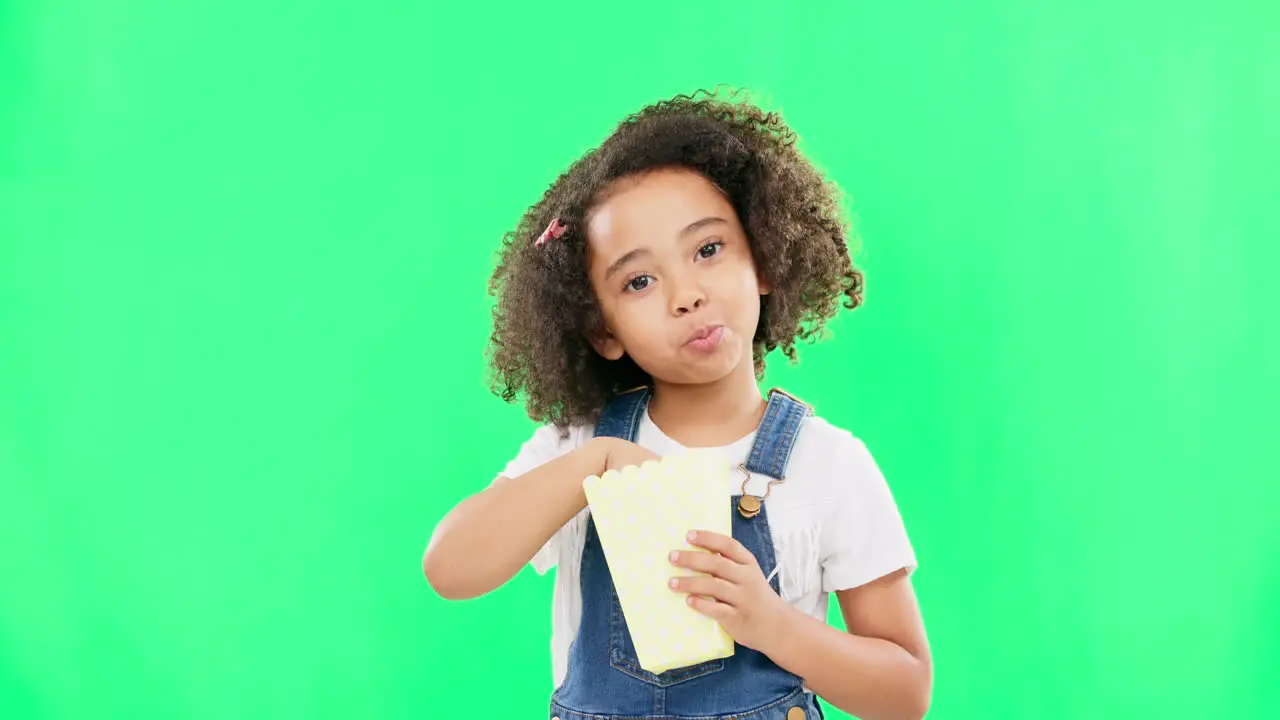 Pantalla Verde Cara Y Niña Con Palomitas De Maíz