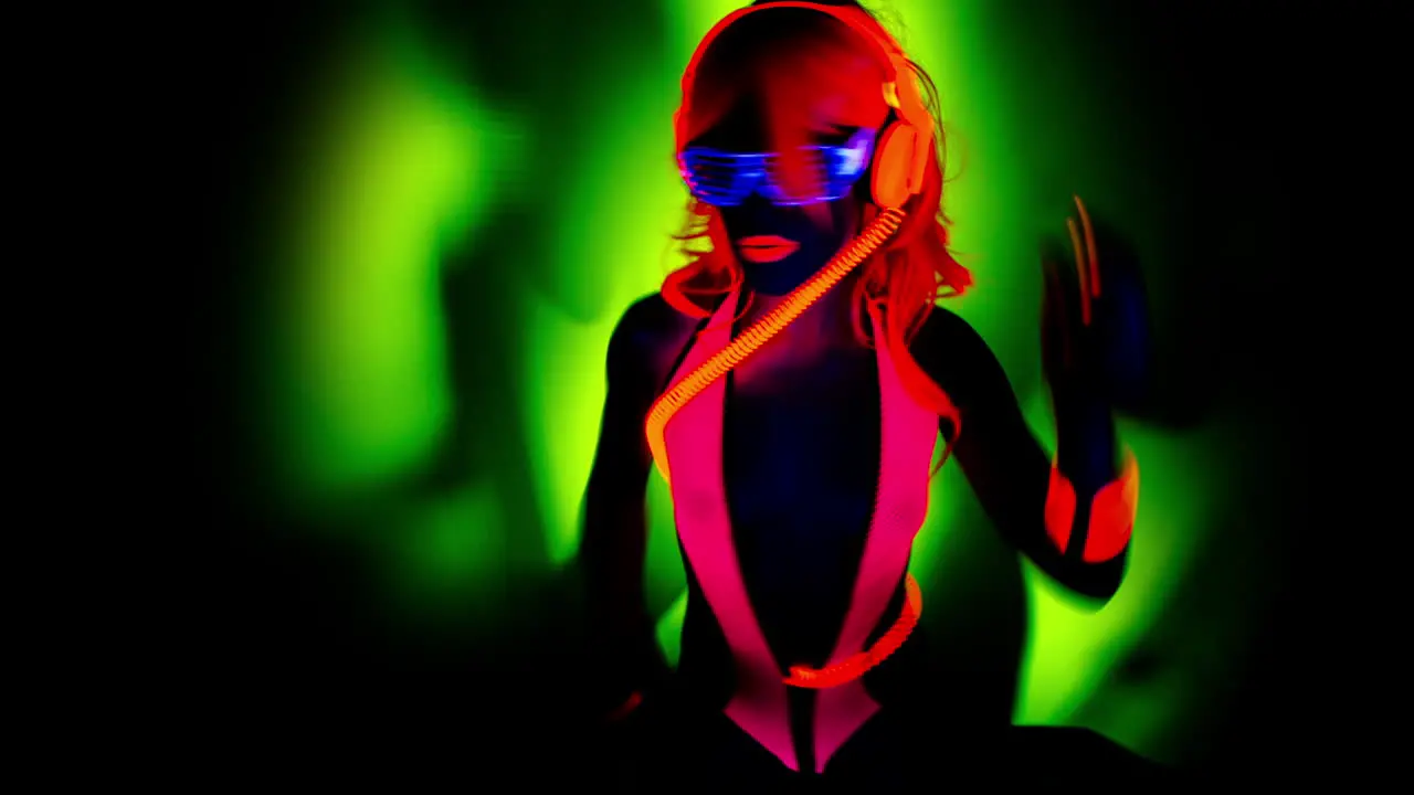 UV Woman 01