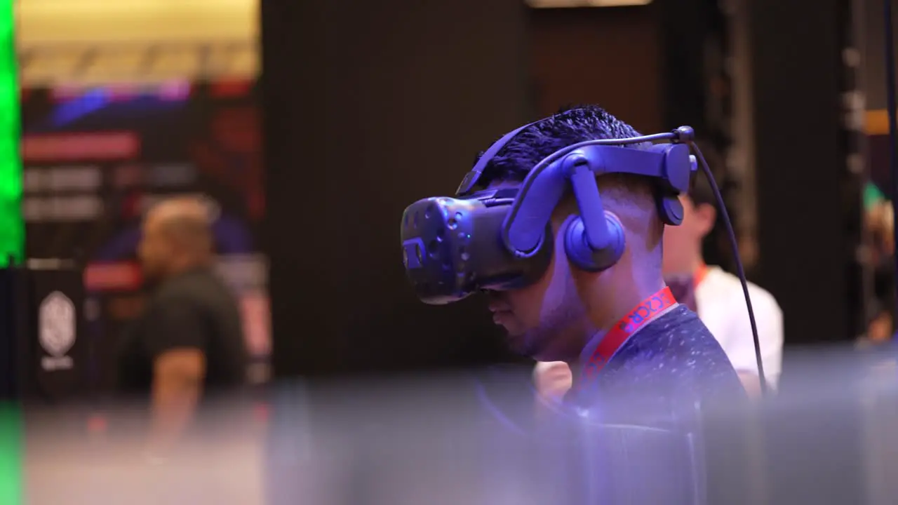 Man Wearing VR Headset at Connecturday Costa Rica