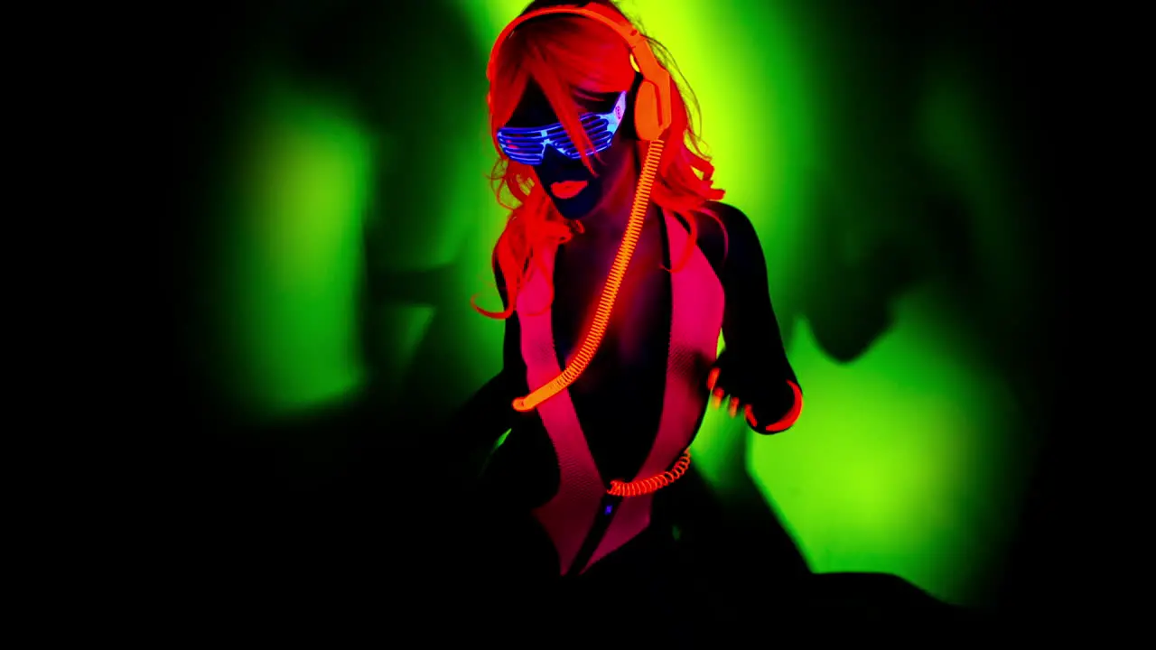 UV Woman 03