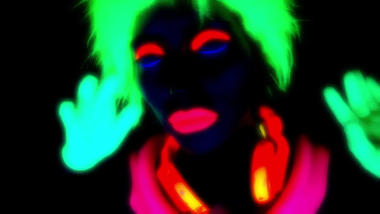 Glowing UV Lady 55