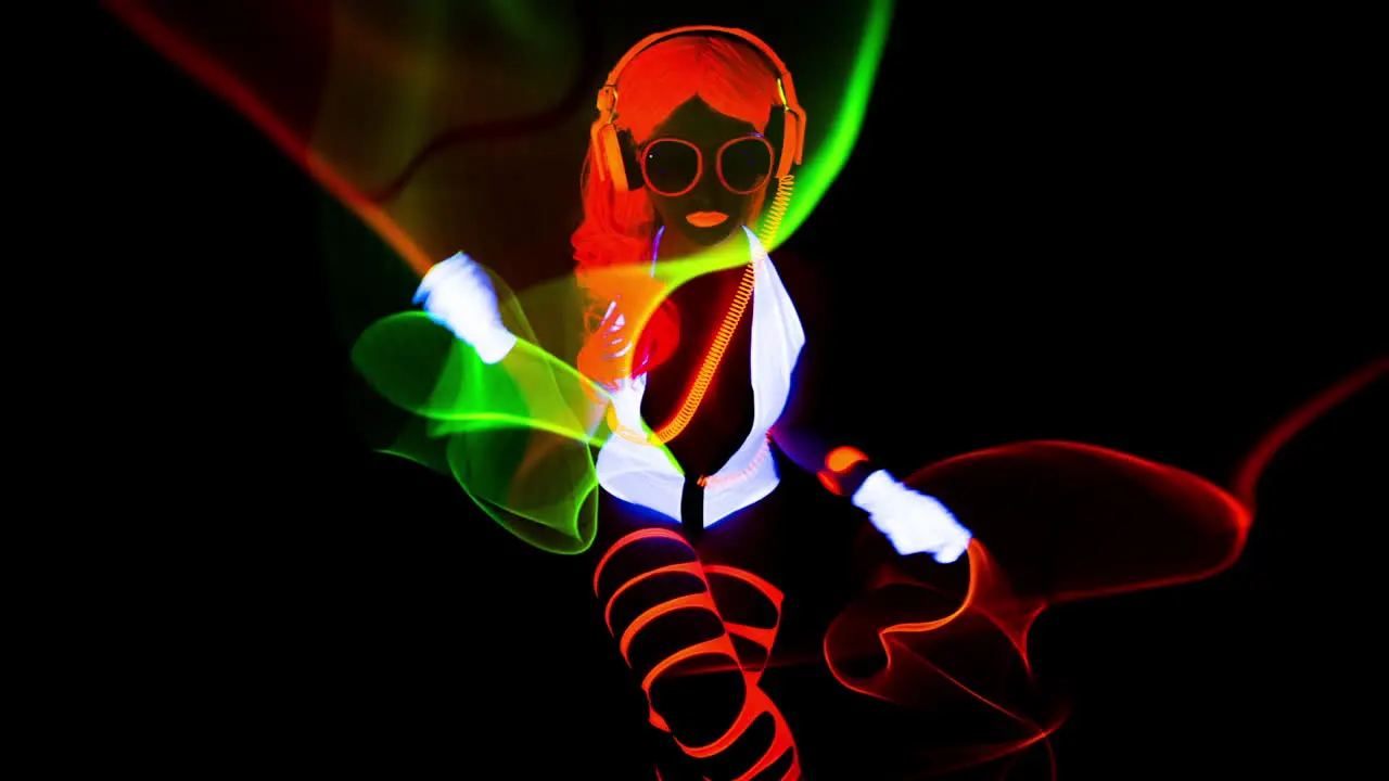 Glowing UV Woman 03