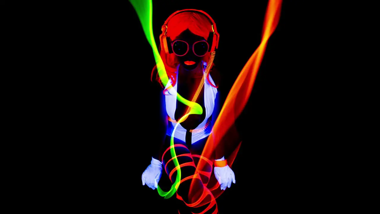 Glowing UV Woman 00