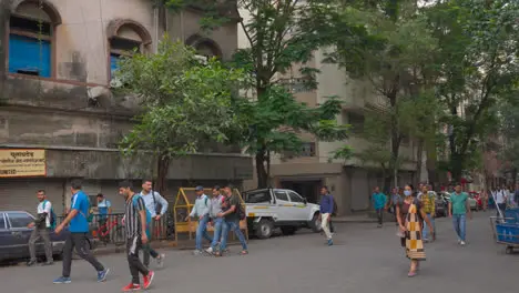 Busy Streets With People Commuting And Buildings In Mumbai India