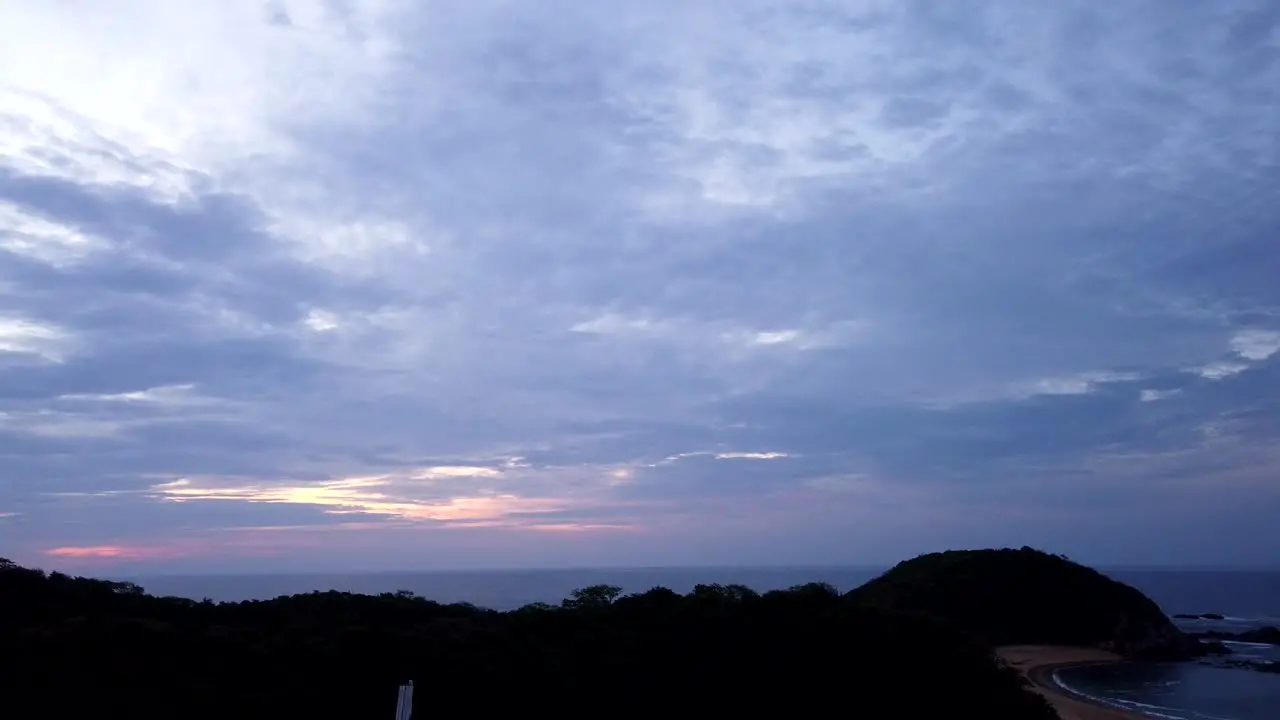 TIMELAPSE OF A BEACH WE SEE THE CLOUDS MOVE BY SUNSET