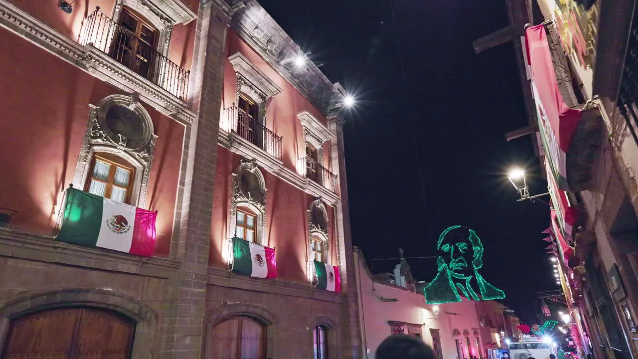 Casa del Mayorazgo will decorate with the face of Miguel Hidalgo made with lights for the Independence Day celebrations at night