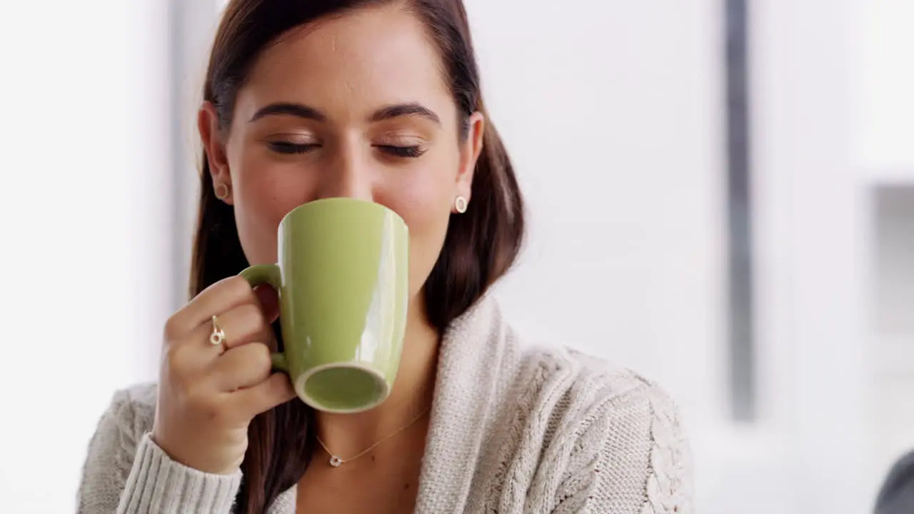 Relajarse Con Una Taza De Té Caliente Y Agradable