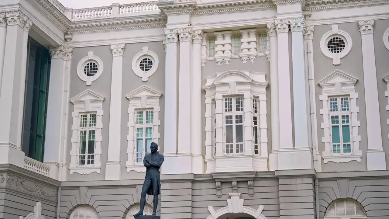 The statue of Sir Stamford Raffles outside the Victoria Theatre and Concert Hall