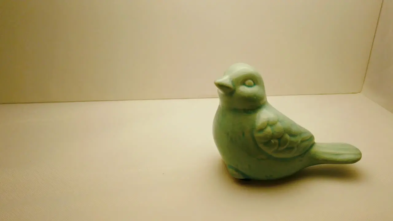 Green ceramic bird decoration pan movement