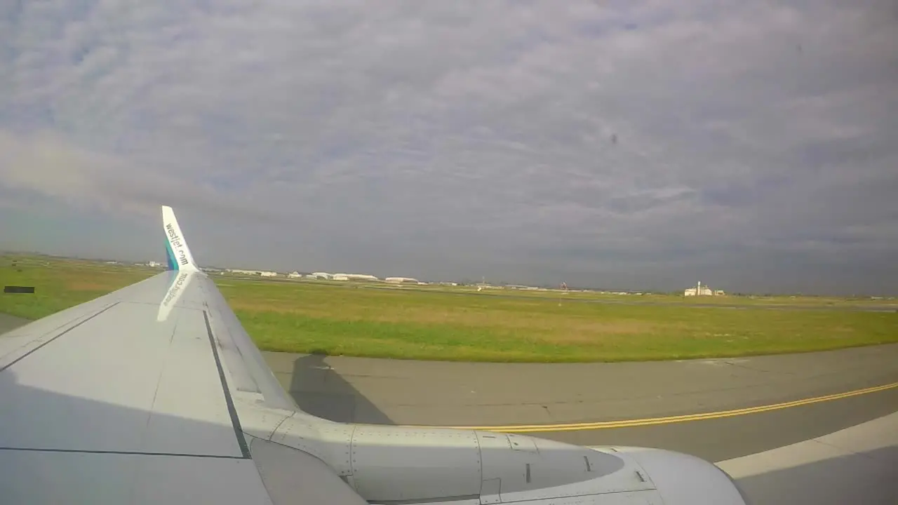 Toronto airport takeoff preparation is quick and agile despite the great movement it has