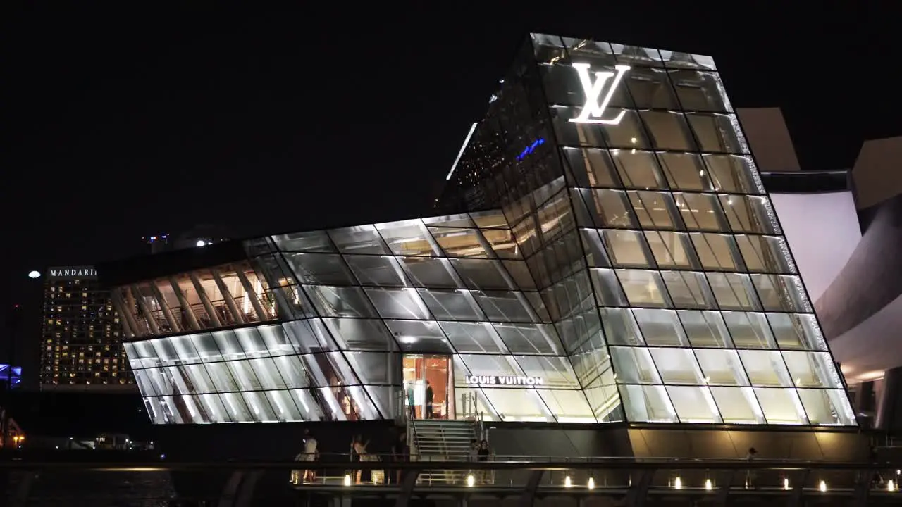 louis vuitton glass building marina bay sands singapore night time