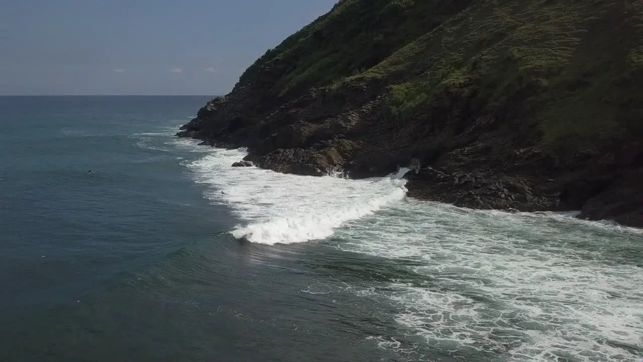 Point break surfer has brief ride before falling