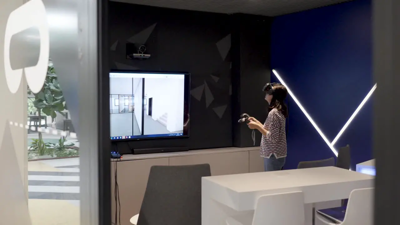 Interactive VR demonstration in a corporate space