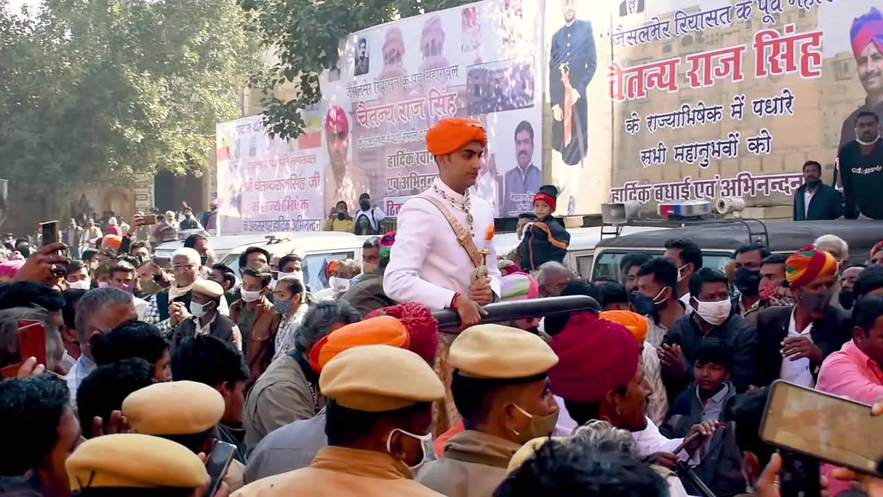 crowd of people gather to see the new king of jaisalmer block road to see him